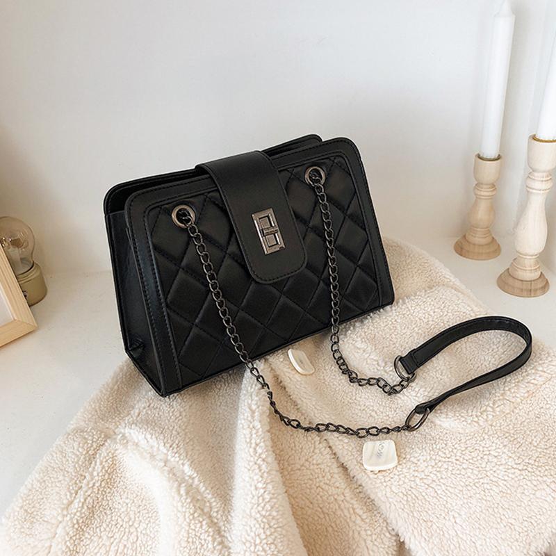 Trendy Female Diamond Lattice Chain Bag