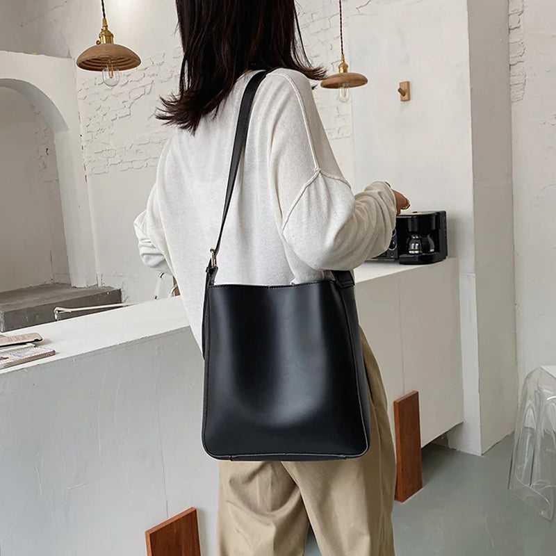 Large Capacity Fashionable Bucket Bag